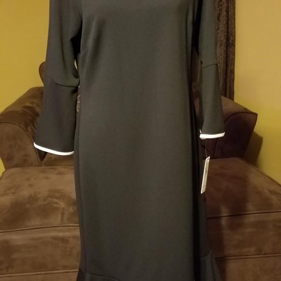 Black Dress trimmed in White - Picture 5 of 7